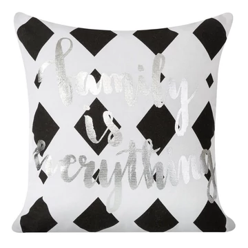 ENOLA párnahuzat geometriai nyomattal és ezüst feliratokkal
