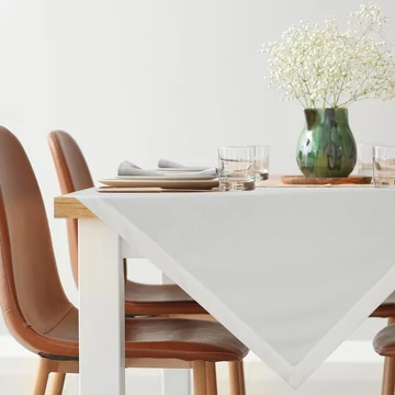 Sima bársonyból készült MELINDA terítő díszcsíkkal Sima bársonyból készült MELINDA terítő díszcsíkkal