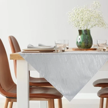 ERIKA terítő ezüst fémes fonallal, amely márvány mintát alkot ERIKA terítő ezüst fémes fonallal, amely márvány mintát alkot