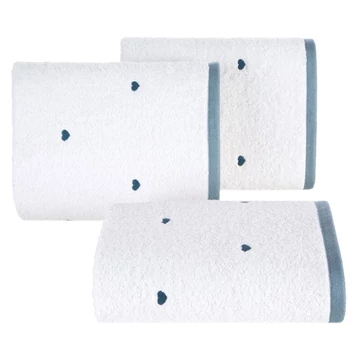 BABY 58 törölköző finom szívecskék hímzésével BABY 58 törölköző finom szívecskék hímzésével