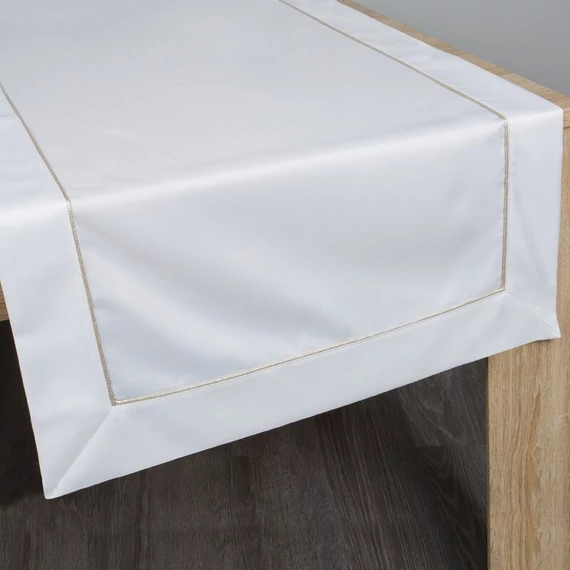 Elegáns csíkkal és finom aranycsíkkal díszített terítő elegáns csomagolásban